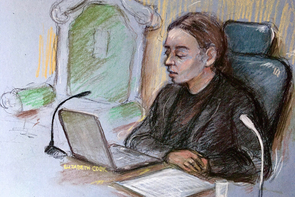 Eine Gerichtszeichnung zeigt Richterin Vanessa Baraitser während der Urteilsverkündung gegen eine Auslieferung des Wikileaks-Gründer Julian Assange an die USA im Verhandlungssaal des Strafgerichtshofs Old Bailey.