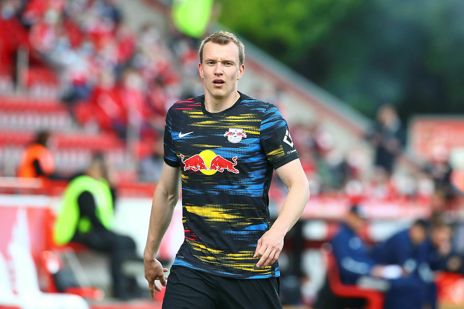 Deutschlands Rechtsverteidiger Lukas Klostermann (25) und der Rest des Teams reagierten schnell und sendeten Eriksen ein Foto.