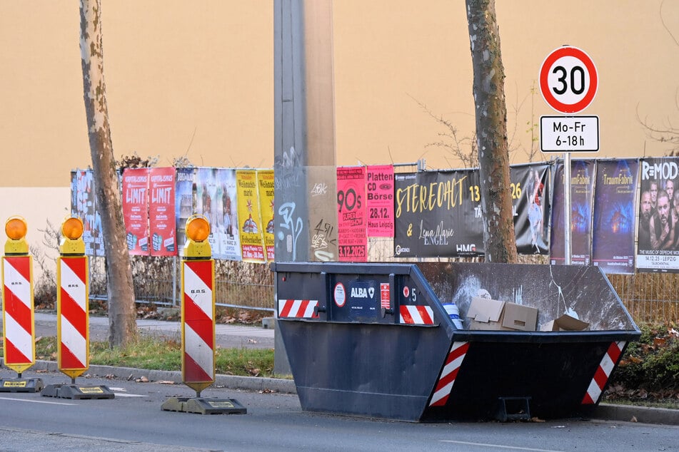Schnell zu übersehen? - Das 30er-Schild in der Nähe der Oberschule am Barnet-Licht-Platz.