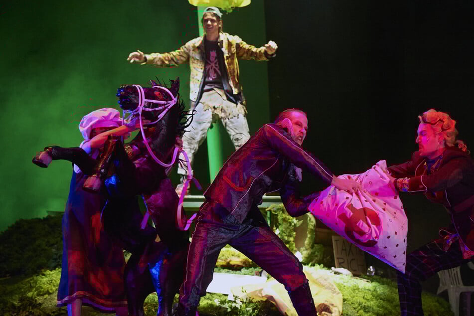 Der böse Sheriff von Nottingham wird von Robin Hood und seiner Bande überführt.