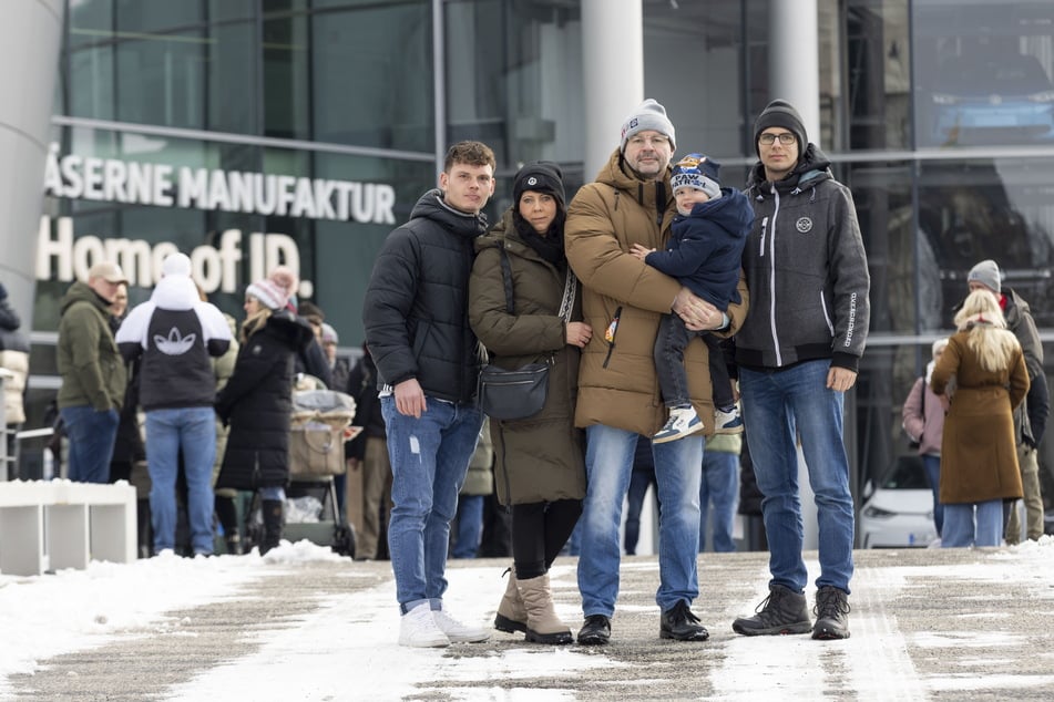 Auch Betriebsrat René Rostock (51, Mitte) demonstrierte mit seiner Familie mit.