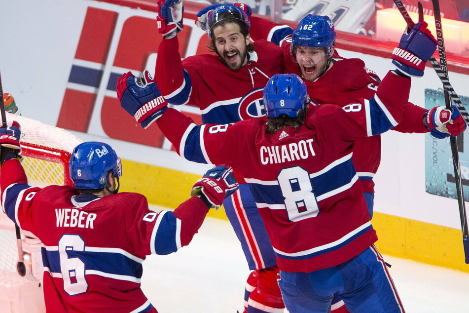 Left wing Artturi Lehkonen (62) celebrates with teammates after scoring the winning goal against the Vegas Golden Knights during overtime.