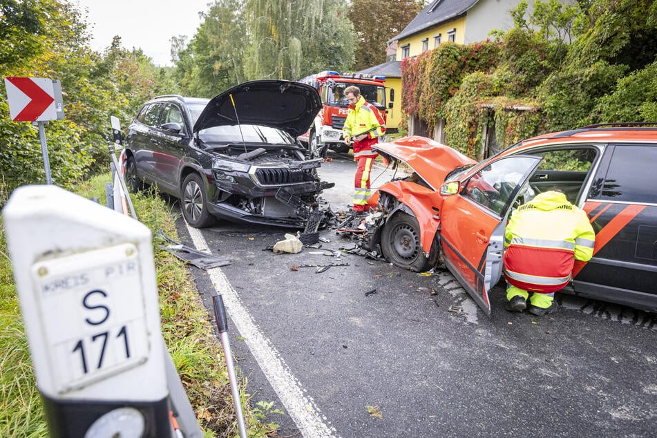 Bei beiden Fahrzeuge entstand ein Totalschaden - die genaue Höhe ist noch nicht bekannt.