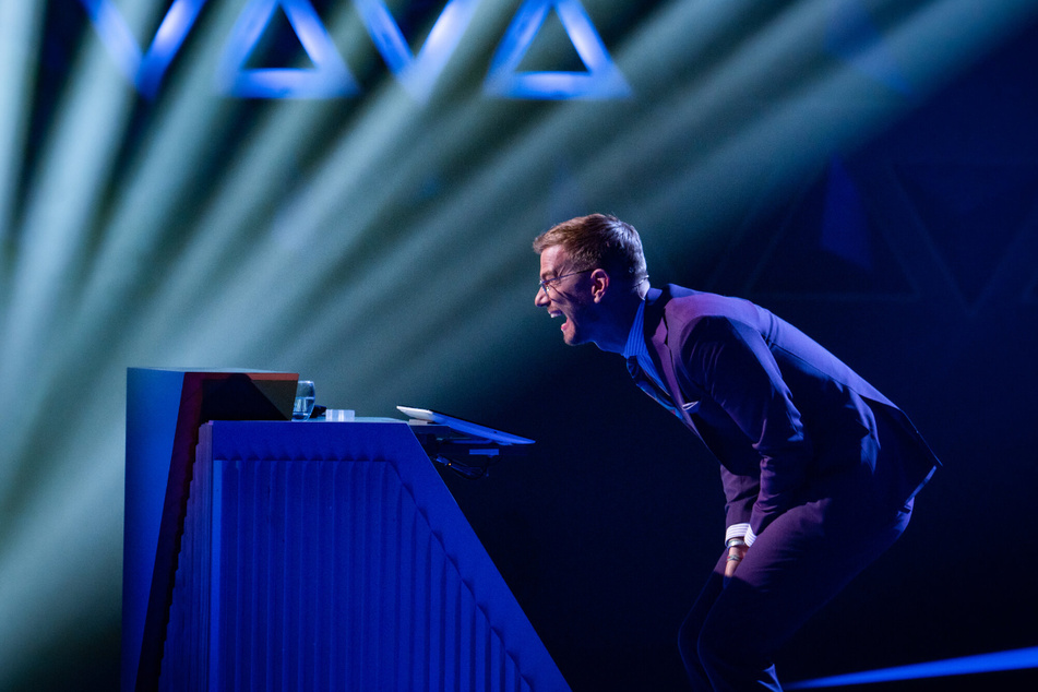Wer stiehlt mir die Show? wird von Joko Winterscheidt (42) moderiert.
