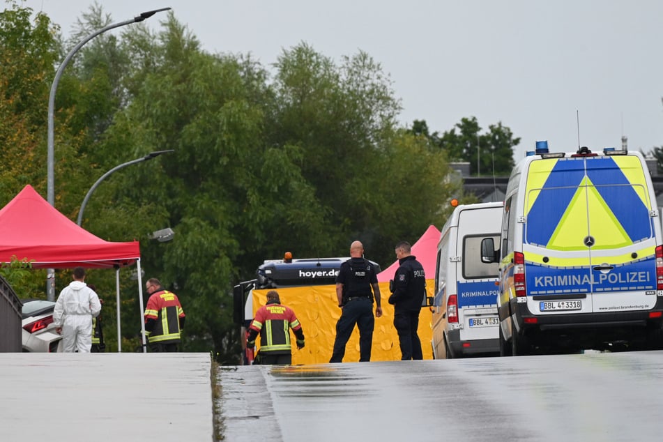 Messerattacke: Tödliche Messer-Attacke in Erkner: Frau stirbt auf offener Straße