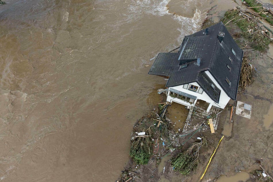 Weiterhin hilflos bei Sturzfluten? Kommunen tun laut Studie zu wenig gegen Starkregen!