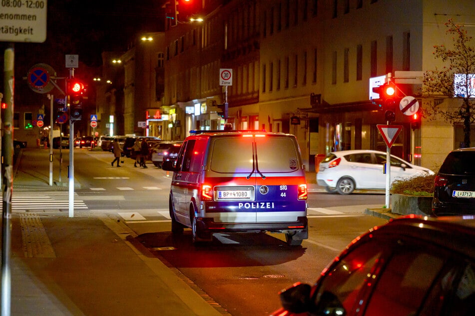 Die Wiener Polizei hatte mit einem aggressiven und halbnackten Mann zu kämpfen. (Symbolfoto)