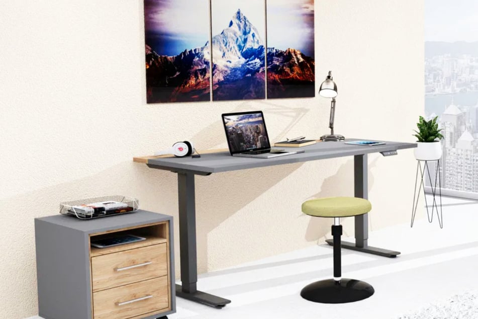 Ergonomischer E-Schreibtisch ist bei diesem Möbelhaus gerade so günstig wie nie