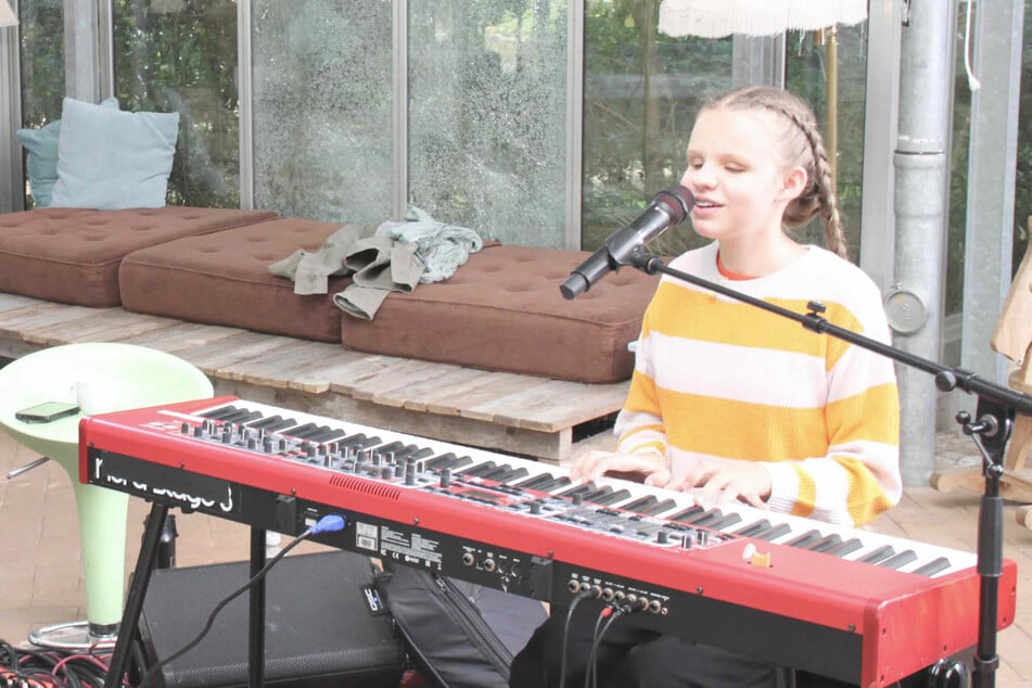 Dresden: Dresdnerin in Musik-Show: "Dein Song"-Neyla tüftelt an ihrem Lied