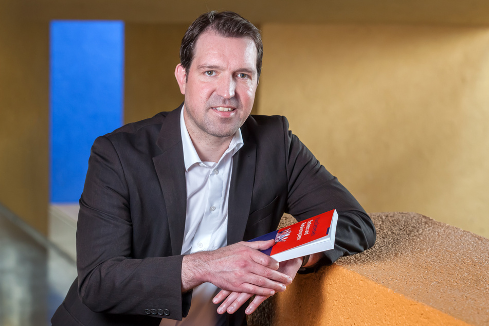 Nach Ansicht des Politikwissenschaftlers Eric Linhart hatte die Abgrenzung zur AfD der CDU bei der Wahl in die Karten gespielt.