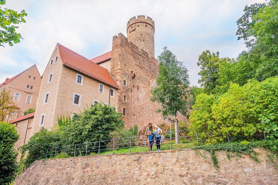 Bei einem Rundgang könnt Ihr Burg Gnandstein erkunden.