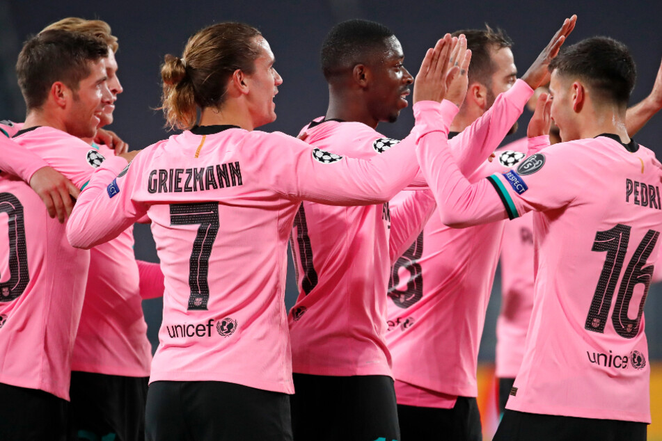 Pedri (18, r.) vom FC Barcelona stand beim FC Bayern München offenbar ganz weit oben auf dem Wunschzettel.