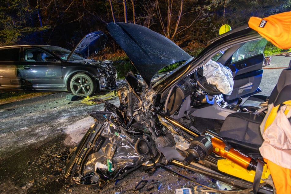 Der 76-jährige Subaru-Fahrer musste aus seinem Auto befreit werden.