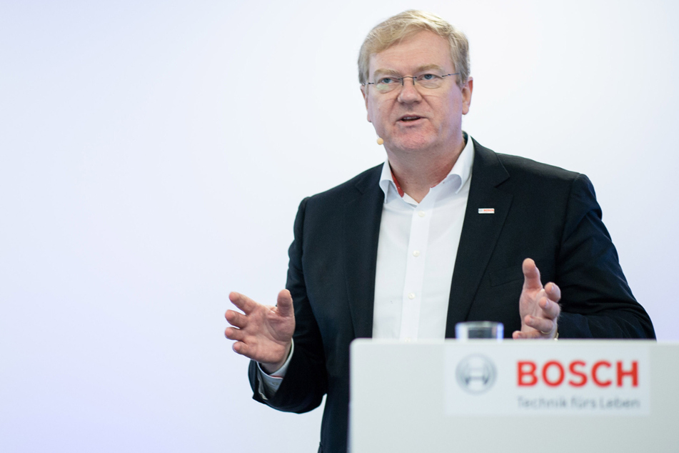 Bosch-Manager Stefan Hartung (55) zufolge werden 2035 voraussichtlich 60 Prozent aller Neuzulassungen E-Autos sein. (Archivbild)
