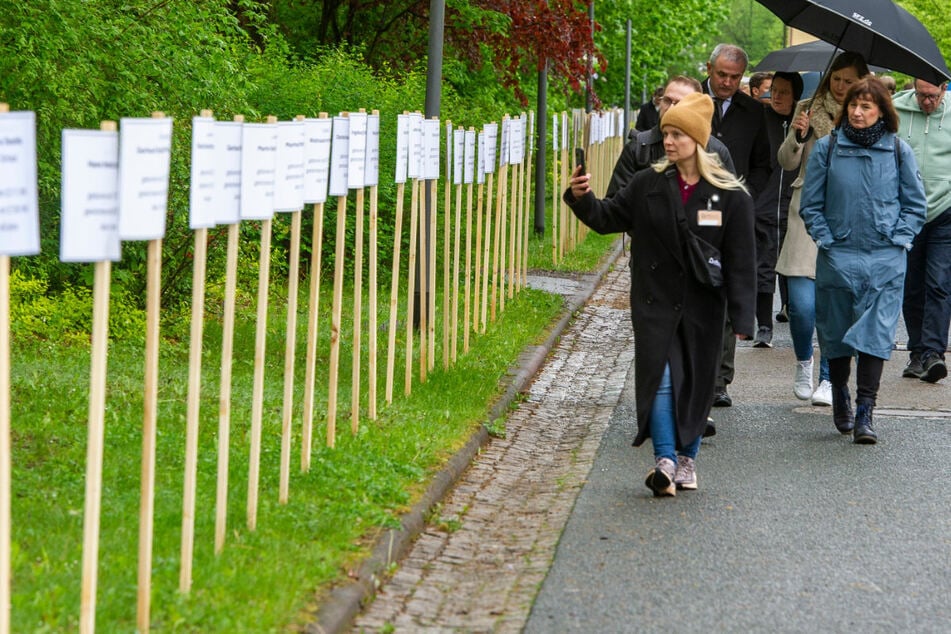 Chemnitz: "Weg der Erinnerung" in Chemnitz: Stilles Spalier erinnert an 395 Krankenmorde