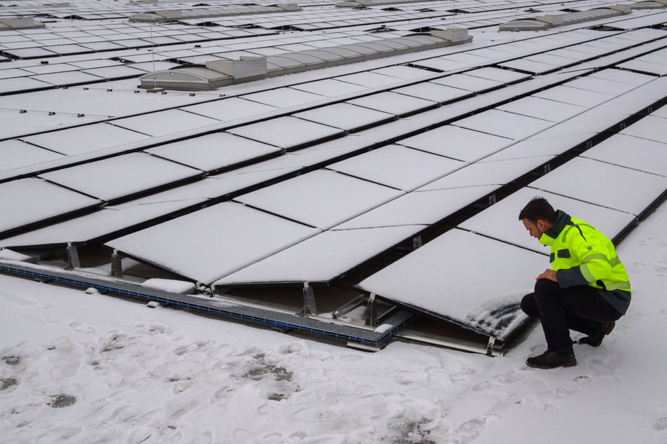 Das Größte im Land! Riesiges Solardach bei Magdeburg in Betrieb gegangen