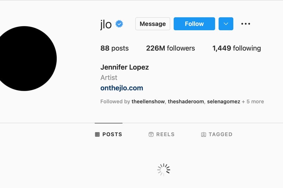 Jennifer Lopez sent her fans into a frenzy after she removed all of her Instagram posts off of her social media page..