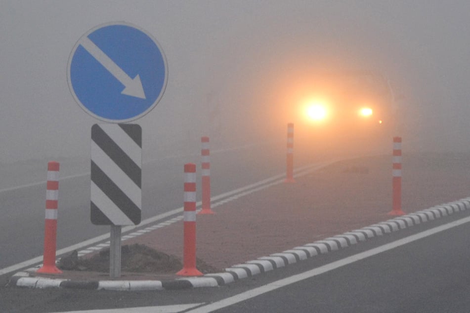 In den Morgenstunden und in der Nach kann es in Hessen örtlich zu Nebelbildung kommen. Achtung: Auch die Kombination von Nebel und Reifglätte ist möglich! (Symbolbild)