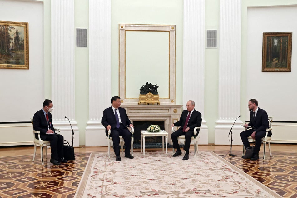 Wladimir Putin (70) und sein "guter Freund" Xi Jinping (69, 2.v.l.) trafen sich zu Gesprächen im Kreml.