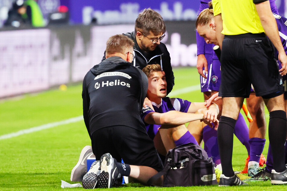 Während Nietfeld (33) nach dem Spiel in der Mixed-Zone zu sehen war, musste Huth (32, M.) ins Krankenhaus gebracht werden.