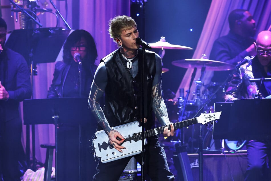 Machine Gun Kelly got his nipple pierced briefly before getting on stage in Melbourne, and live streamed it on Instagram.