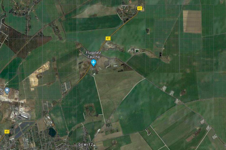 Die Notlandung erfolgte auf einem Acker nahe des Flugplatzes Schwarzer Berg.