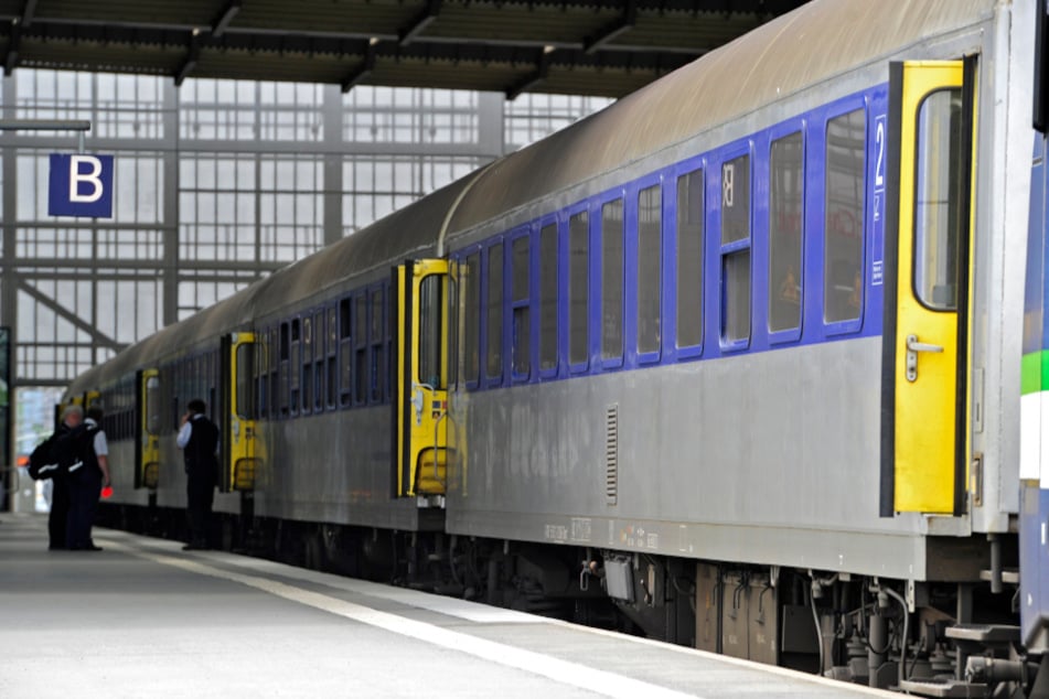 Die alten Reichsbahn-Waggons waren nicht barrierefrei - ein Problem für Rentner und Rollstuhlfahrer.