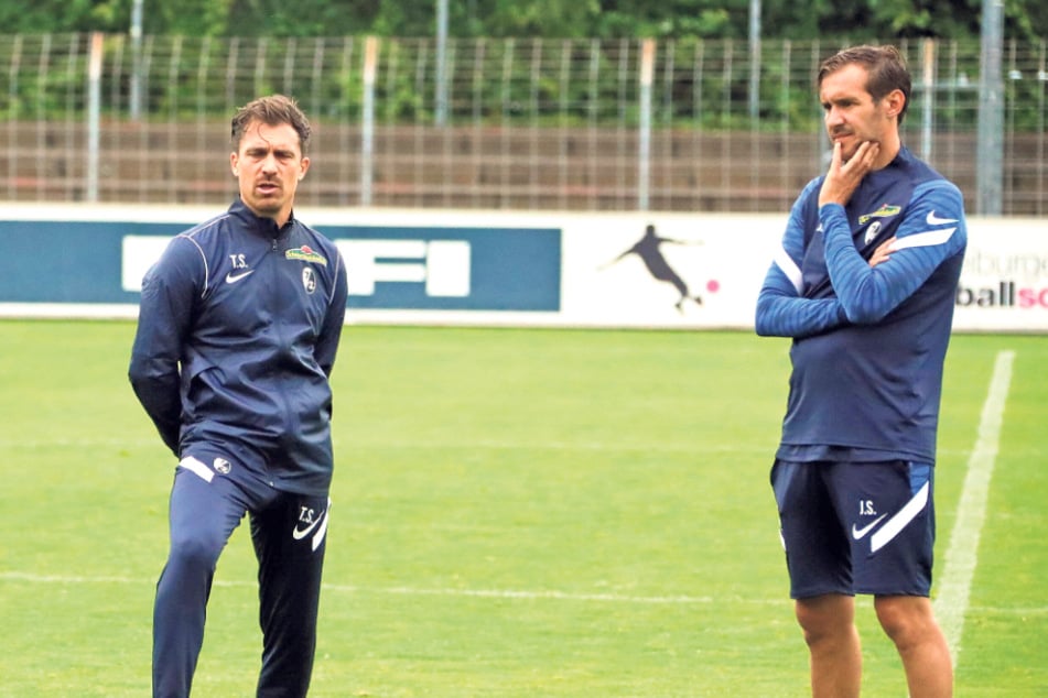 Thomas Stamm (l.) war "U23"-Trainer beim SC Freiburg, Julian Schuster Verbindungstrainer - und löste im Sommer Christian Streich ab. Trotz der Verbindungen hat Dresdens Trainer auf ein Telefonat mit Schuster verzichtet.