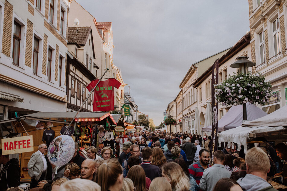 Tausende Besucher wird es am Wochenende wieder zum Altstadtfest Haldensleben ziehen. (Archivbild)