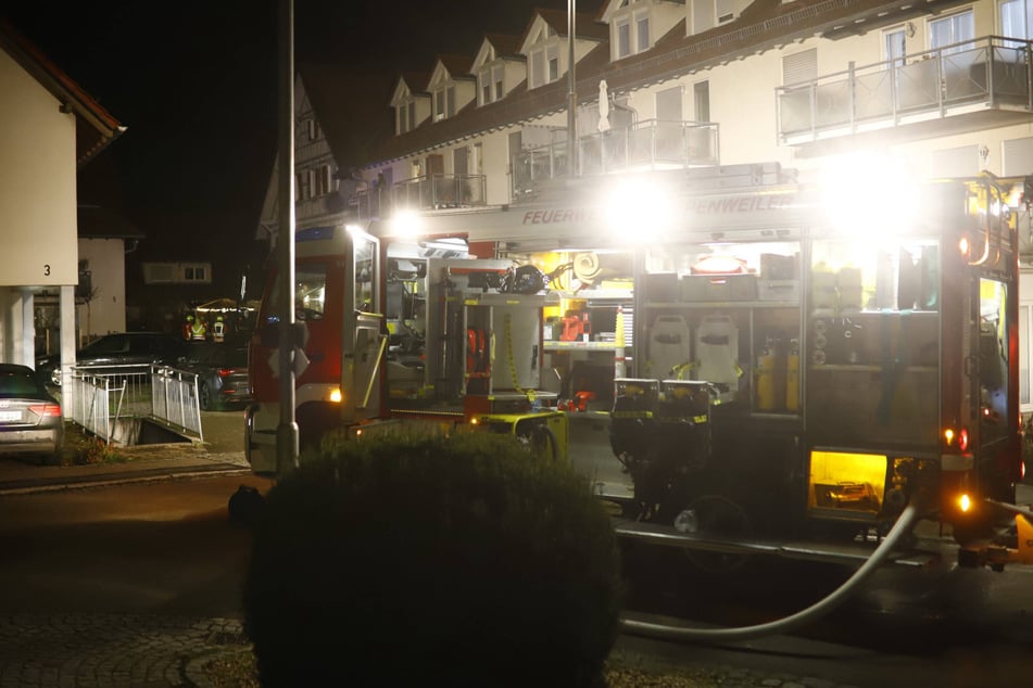 Flammen-Drama statt Besinnlichkeit: Adventskranz setzt Wohnung in Brand