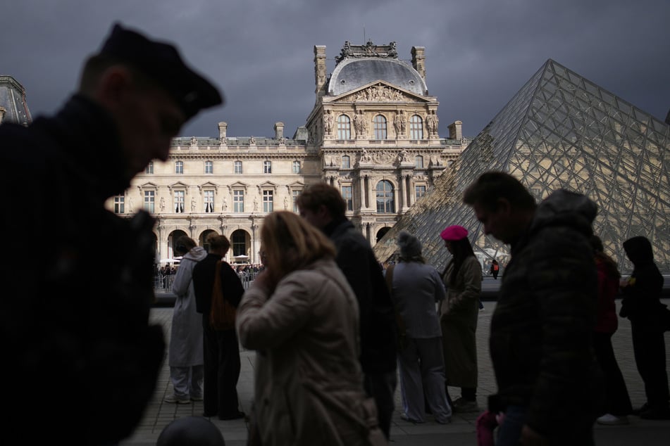 Juwelen-Klau im Louvre: Fünf weitere Festnahmen