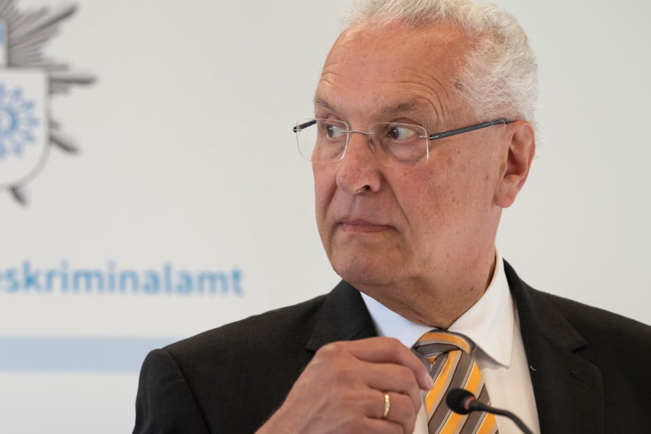 Bayerns Innenminister Joachim Herrmann (69, CSU) versucht den Bevölkerungsrückgang in Bayern als Erfolg der Partei zu verkaufen.