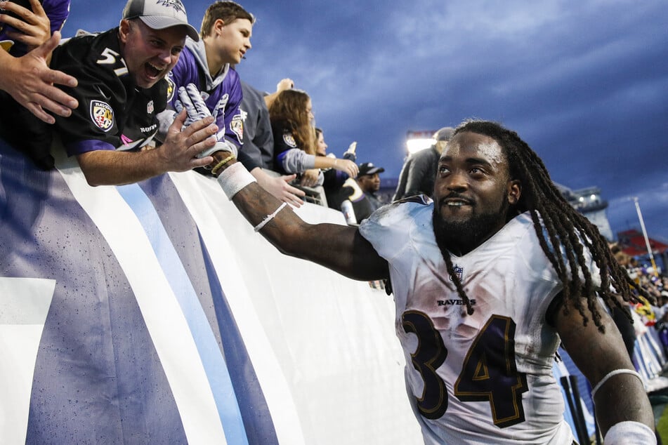 Alex Collins, NFL's favorite dancing running back, tragically passes away