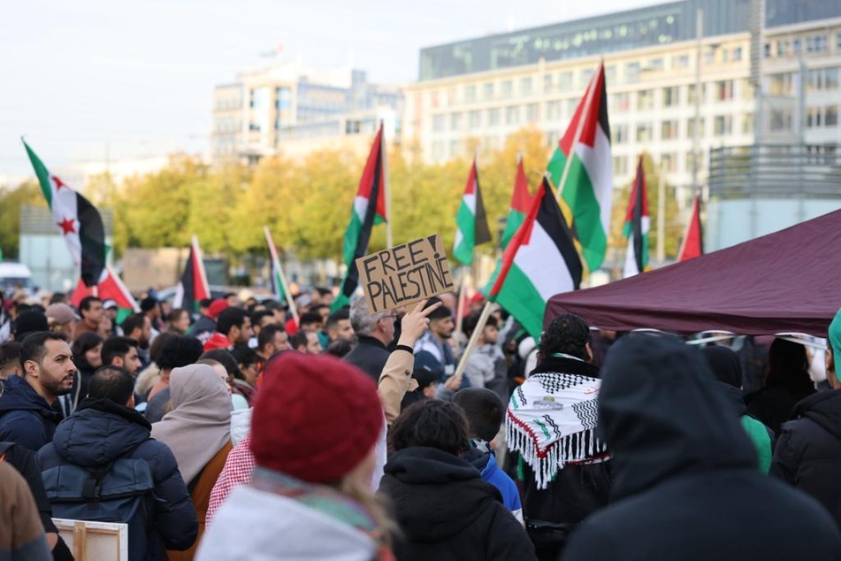 Am Mittwoch fand auf dem Augustusplatz eine pro-palästinensische Kundgebung statt.
