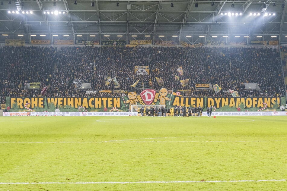 "Frohe Weihnachten"! Mit dem dritten Sieg in Folge verabschiedete sich Dresden von den eigenen Fans. Am Samstag geht es zum Hinrunden-Abschluss nach Unterhaching.