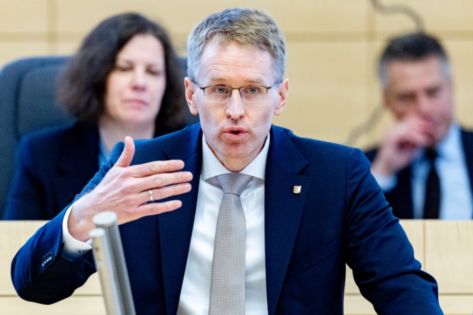 Schleswig-Holsteins Ministerpräsident Daniel Günther (51, CDU) fordert ein Social-Media-Verbot für unter 16-Jährige. (Archivfoto)
