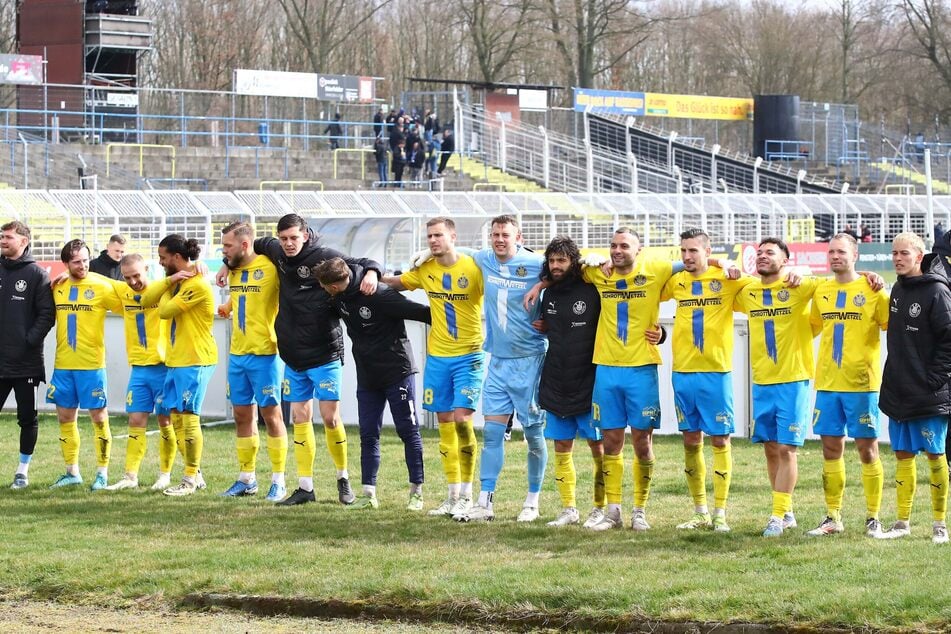 Der 1. FC Lokomotive Leipzig träumt vom Aufstieg in die 3. Liga und braucht Geld dafür.