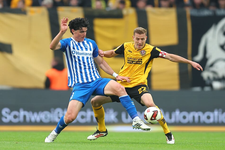 Niklas Hauptmann (r.) ackerte gegen den FCM wie immer unermüdlich - und übernahm früh beim Elfmeter die Verantwortung. Ein echter Leader!