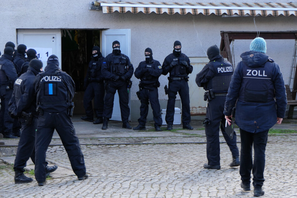 225 Beamte im Einsatz: Großrazzia wegen Drogenhandels in Colditz