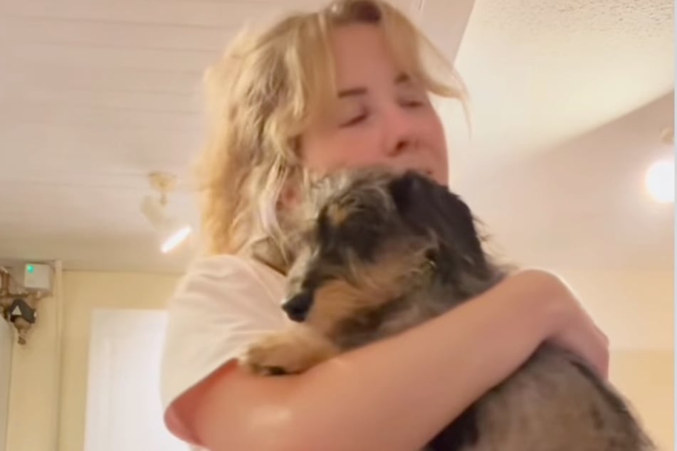 Ein Herz und eine Seele: Rüde Buzz und Frauchen Emily (32) haben sich gefunden.