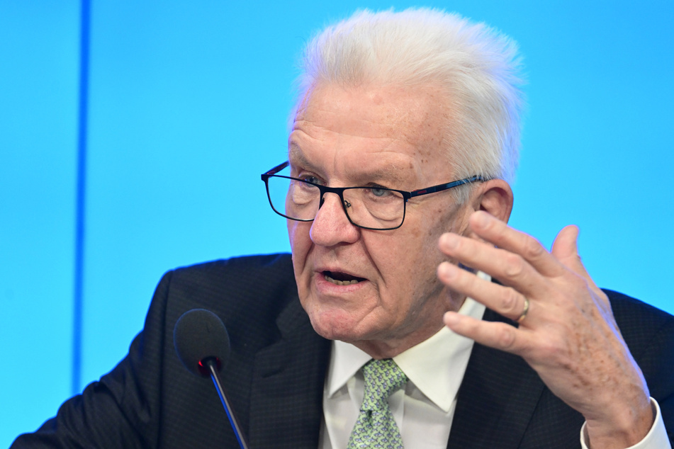 Winfried Kretschmann (74, Bündnis 90/Die Grünen) äußerte sich zum AfD-Verbot.