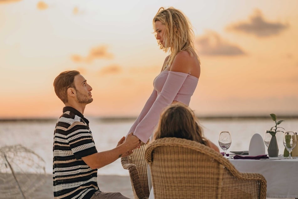 Im November 2024 machte Timur Ülker seiner Partnerin Caroline Steinhof (37) den romantischen Antrag auf den Malediven.