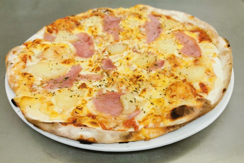 Mache es Dir in der Pizzastube gemütlich und genieße die hausgebackene Pizza.
