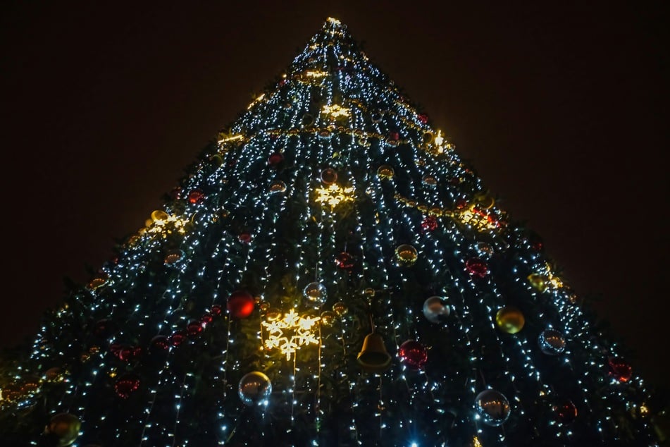 In Ferndale wird jedes Jahr ein großer, lebendiger Weihnachtsbaum geschmückt. (Symbolbild)