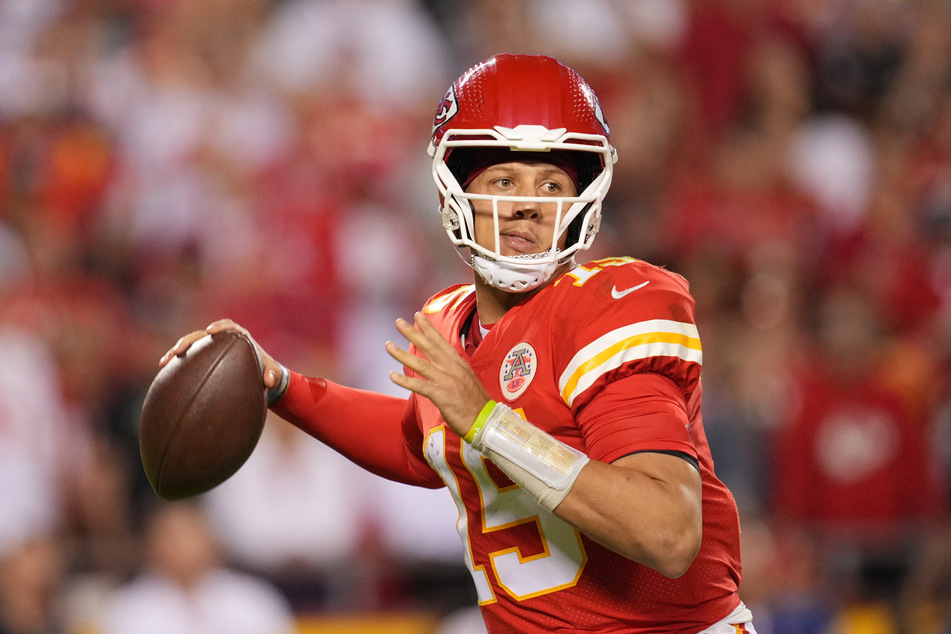 Chiefs quarterback Patrick Mahomes completed 29 of 43 passes for 292 yards.