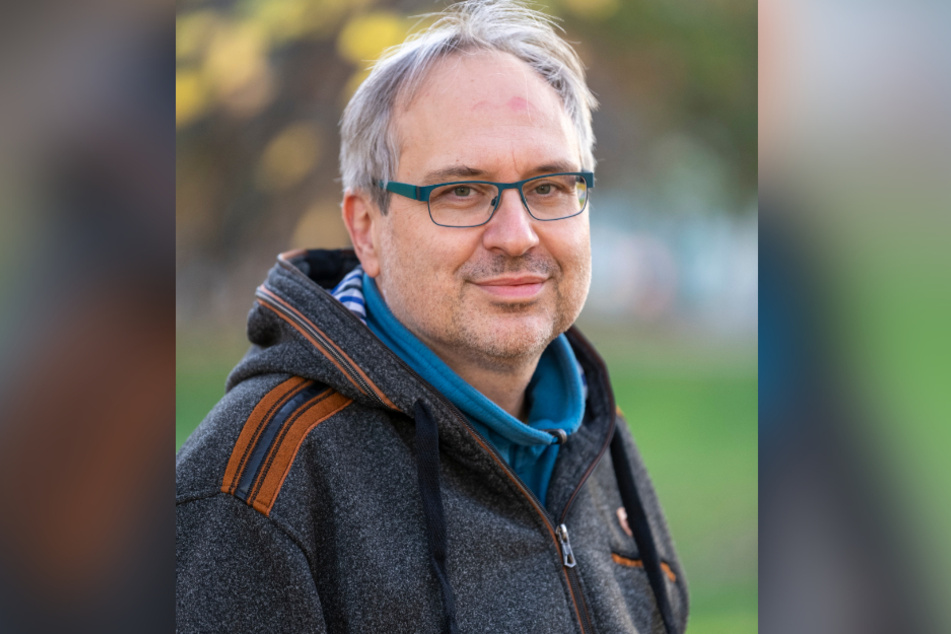 Uwe Grüner von der Gruppe Parents for Future warnt vor den klimaschädlichen Folgen eines Holzheizkraftwerks.