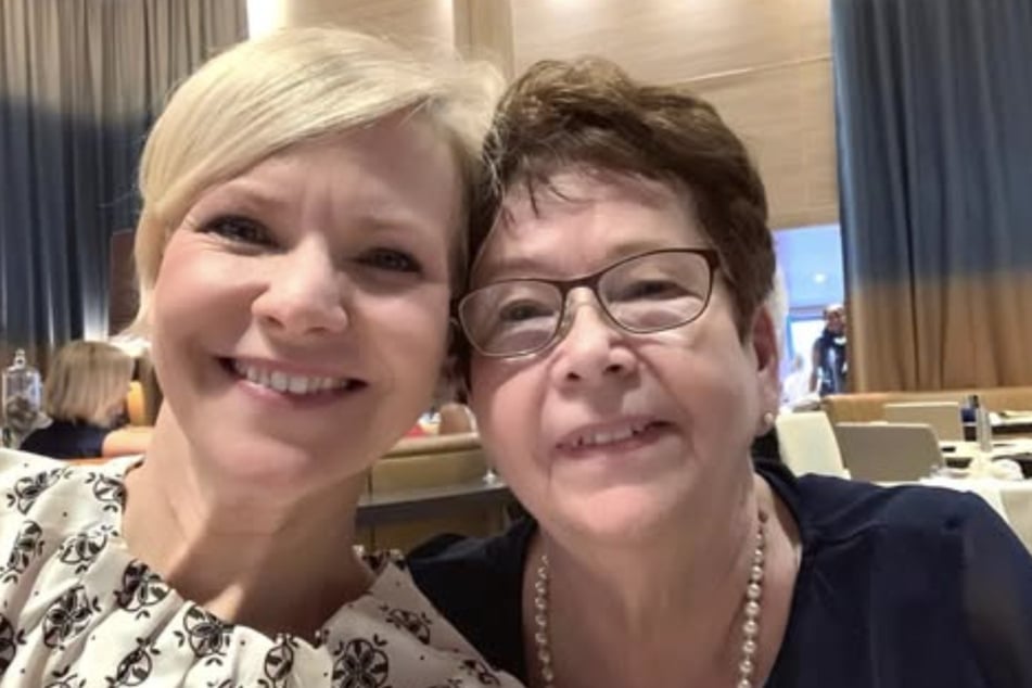 Ein Herz und eine Seele: Schauspielerin Andrea Kathrin Loewig (58, l.) mit ihrer Mutter Christa (82).