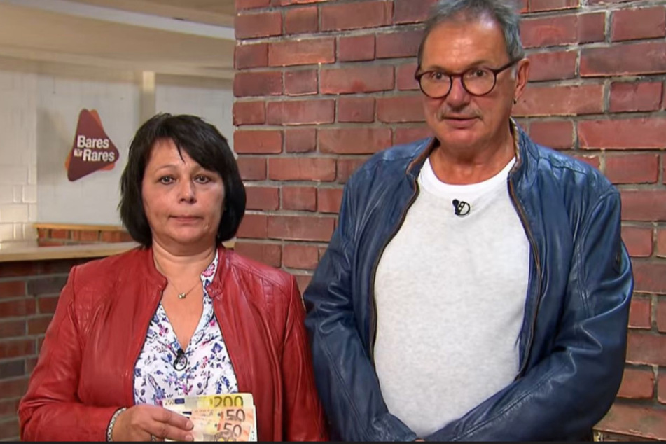 Das Ehepaar Regina und Werner Liclair aus Ulmen will bei "Bares für Rares" einen alten Wecker verkaufen und erlebt den totalen Reinfall.