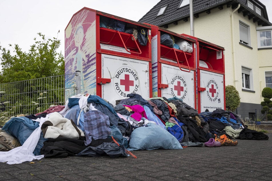 So "zivilisiert" sieht es an vielen Altkleider-Boxen heute nicht mehr aus.