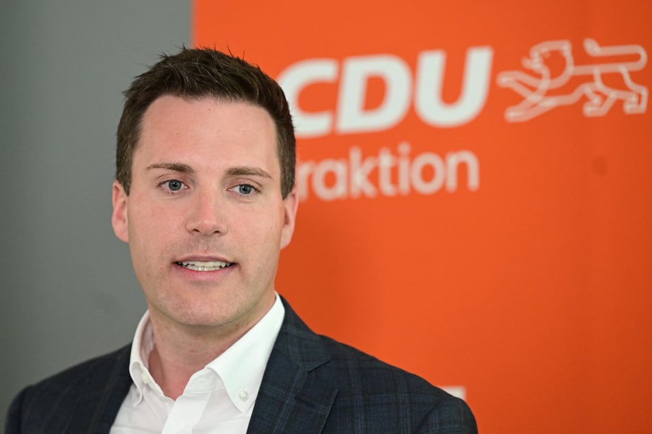 CDU-Fraktionschef Manuel Hagel (35) fordert ein Umdenken in der Flüchtlingspolitik.
